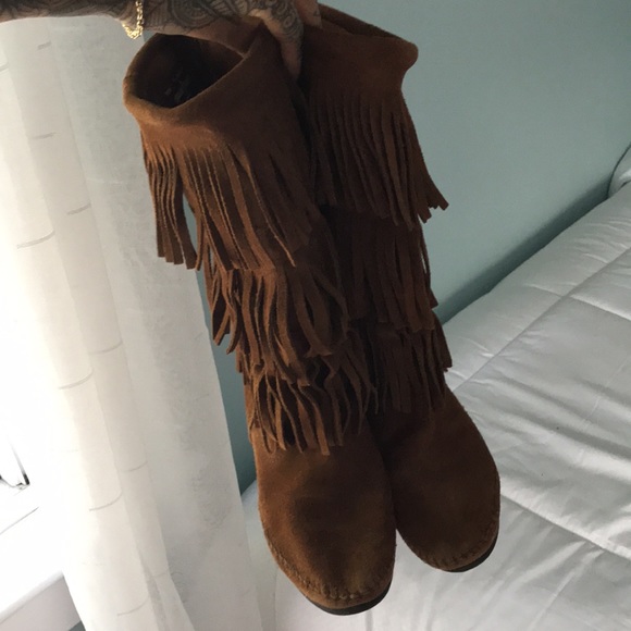 Minnetonka 3 Layer Fringe Boot - Picture 4 of 4